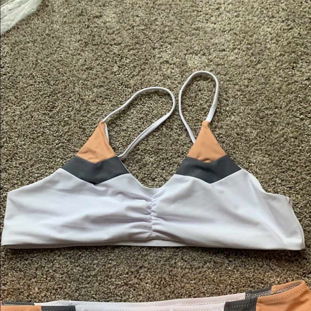 Bikini - Picture 2 of 3
